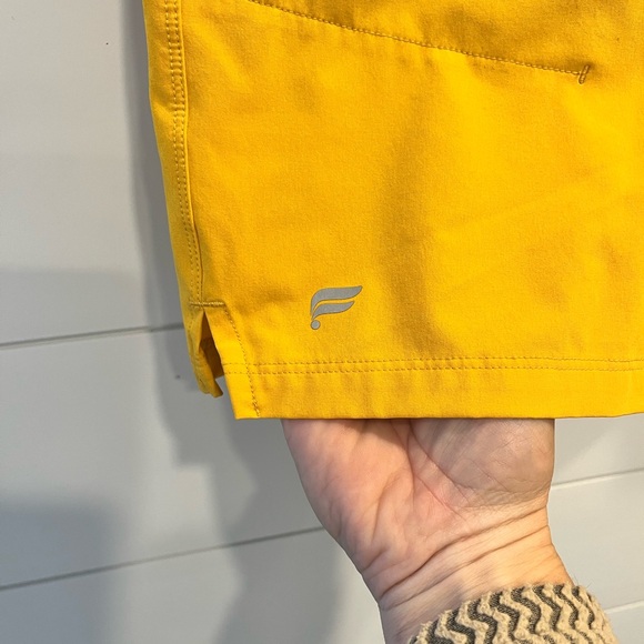 Fabletics lined short - Picture 3 of 4